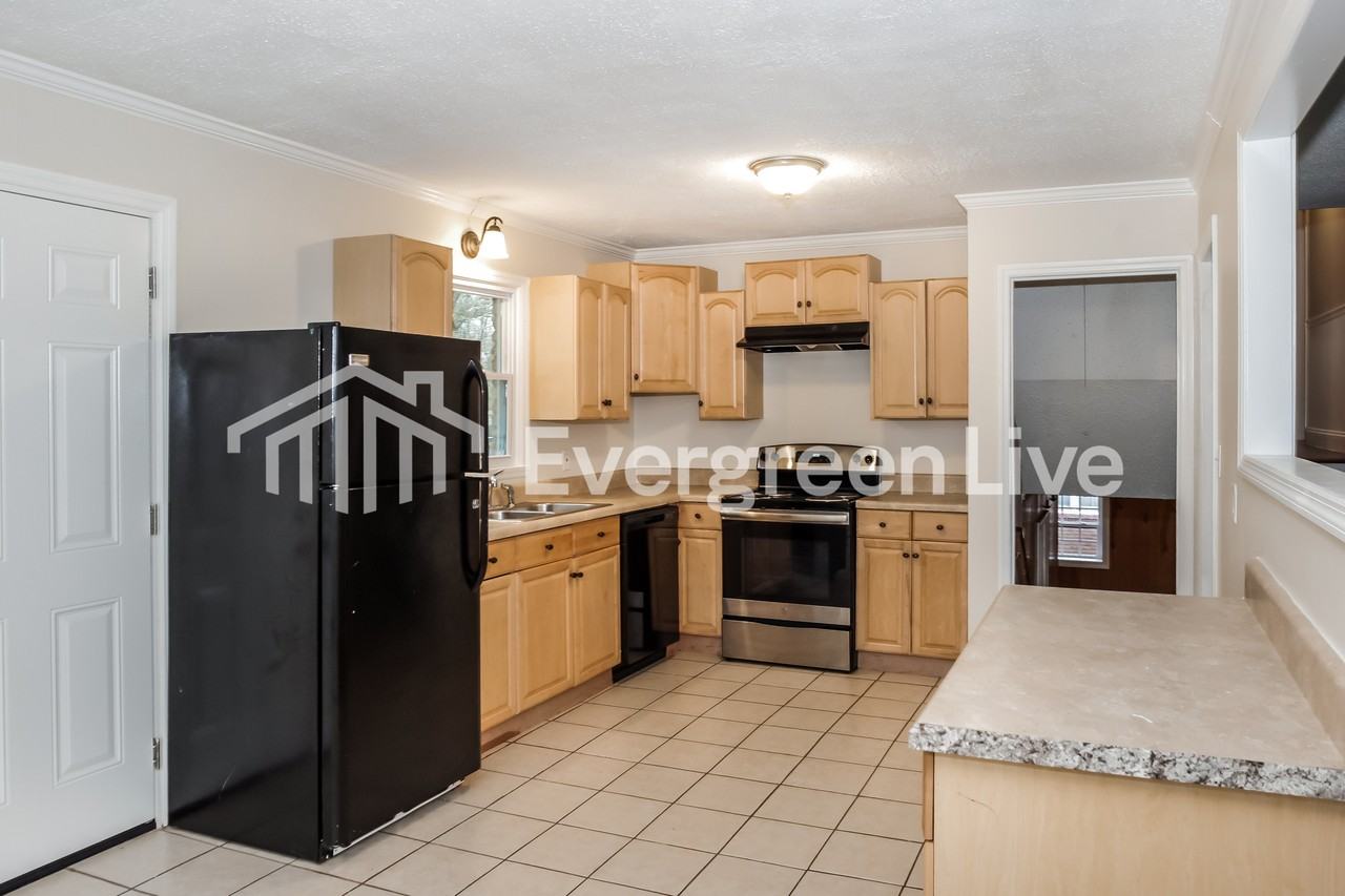 2523 Birchfield St Nw - Photo 6 of 15