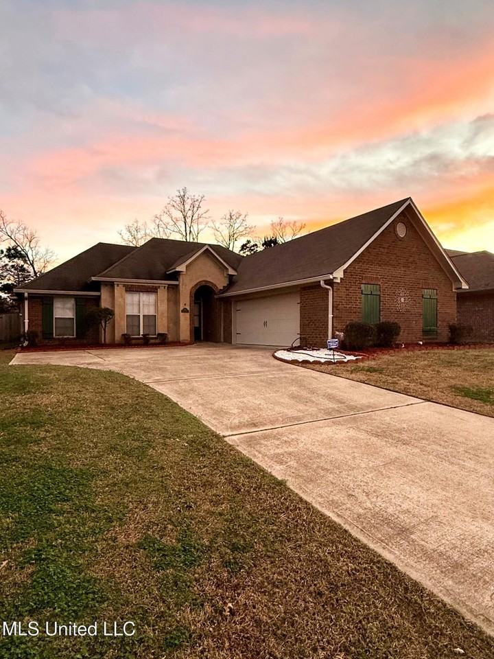 352 Austin Cir - Photo 2 of 17