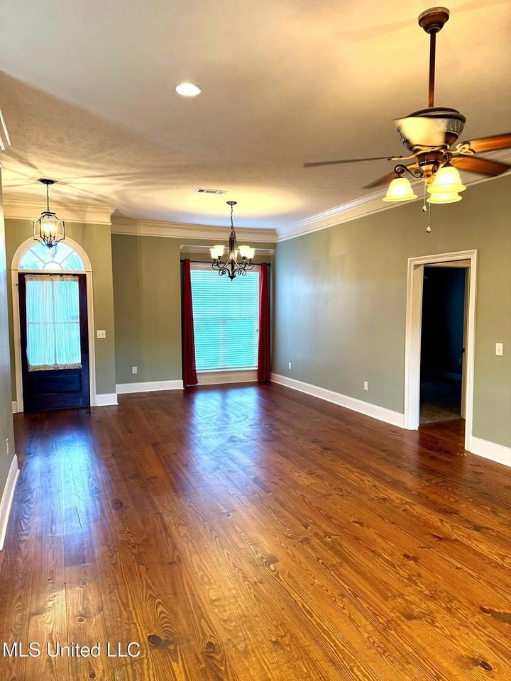 352 Austin Cir - Photo 3 of 17