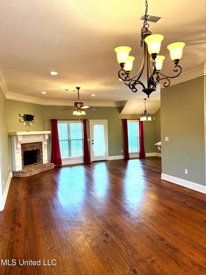 352 Austin Cir - Photo 5 of 17