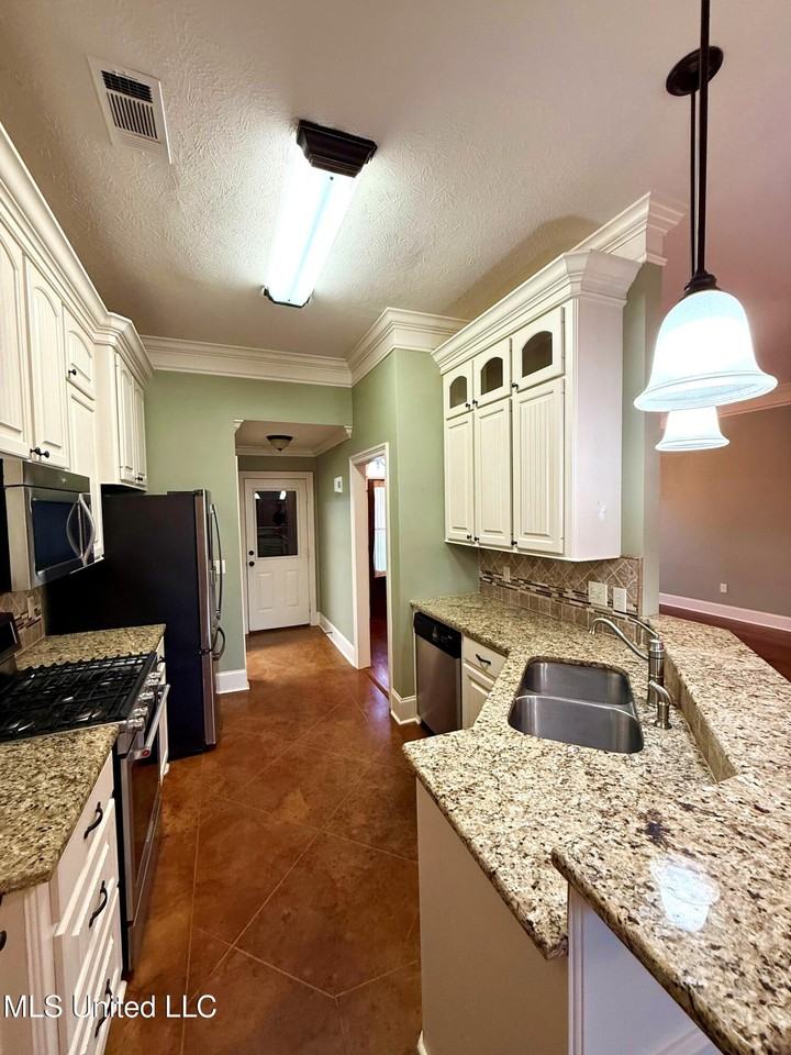 352 Austin Cir - Photo 6 of 17