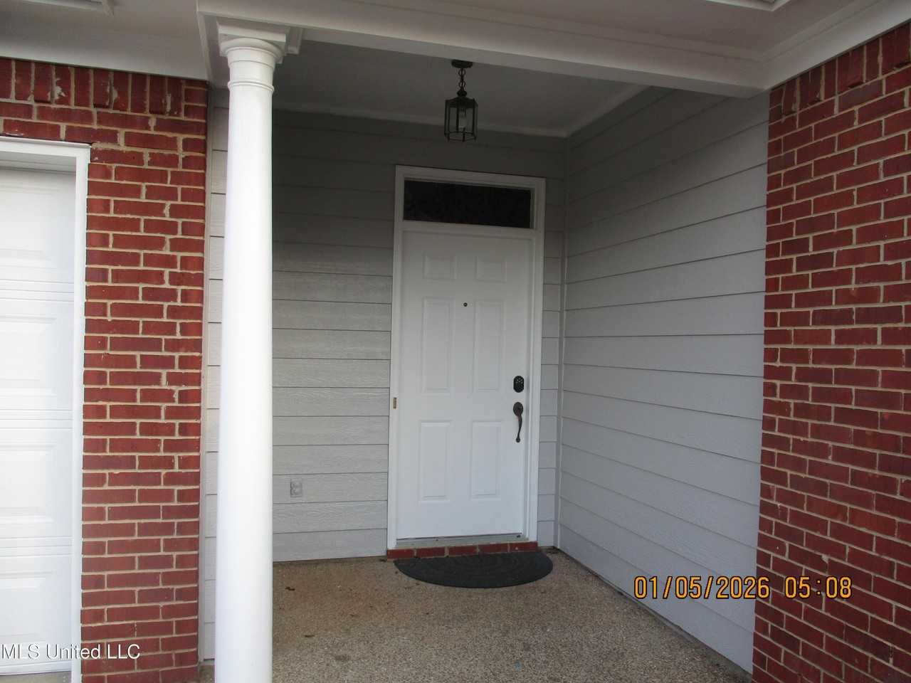 306 Hemlock Dr - Photo 2 of 18