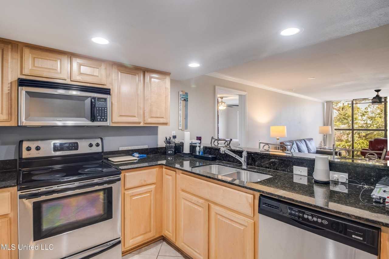 2046 Beach Blvd - Photo 4 of 23