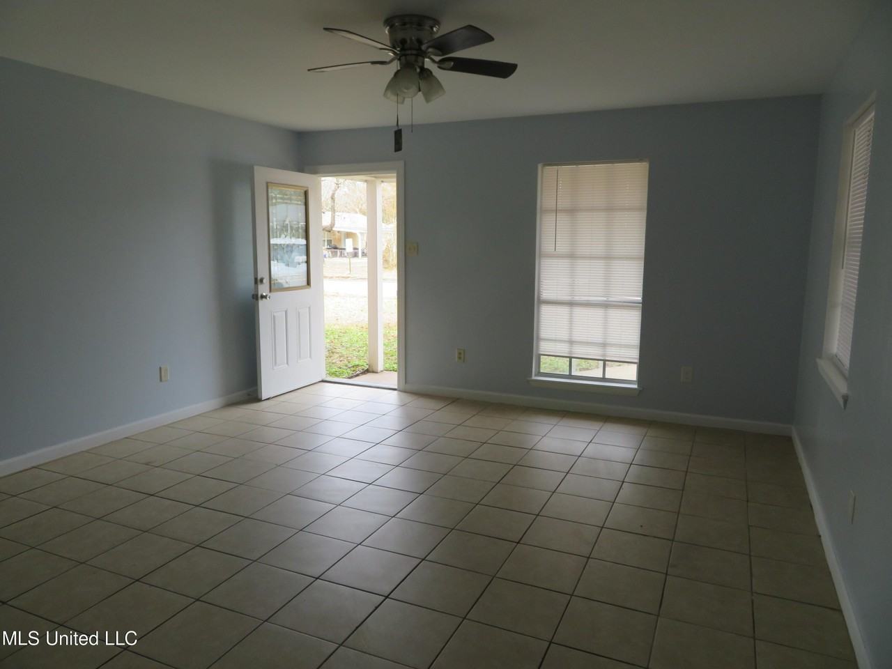 16205 Bordeaux Dr - Photo 2 of 23