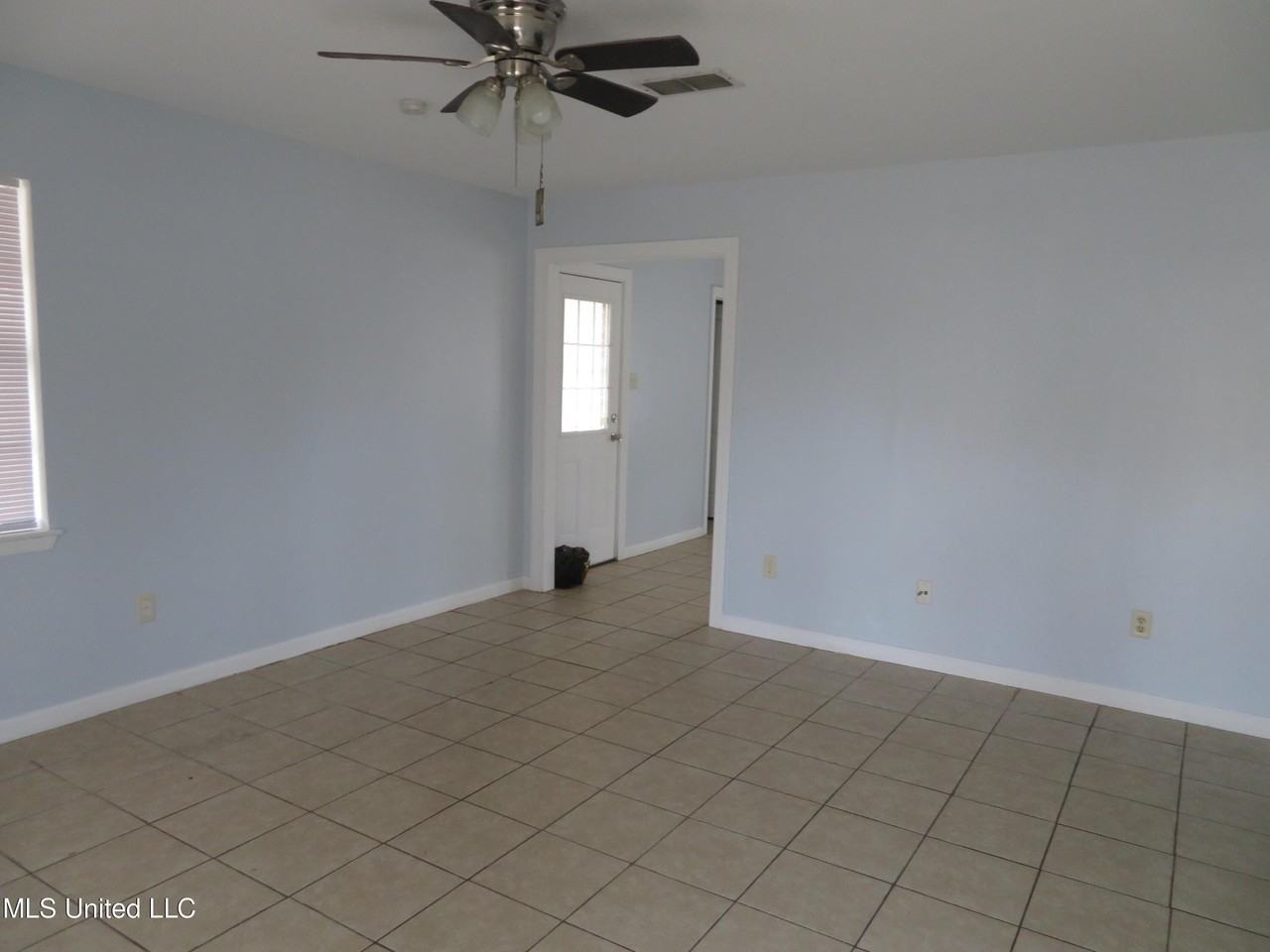 16205 Bordeaux Dr - Photo 3 of 23