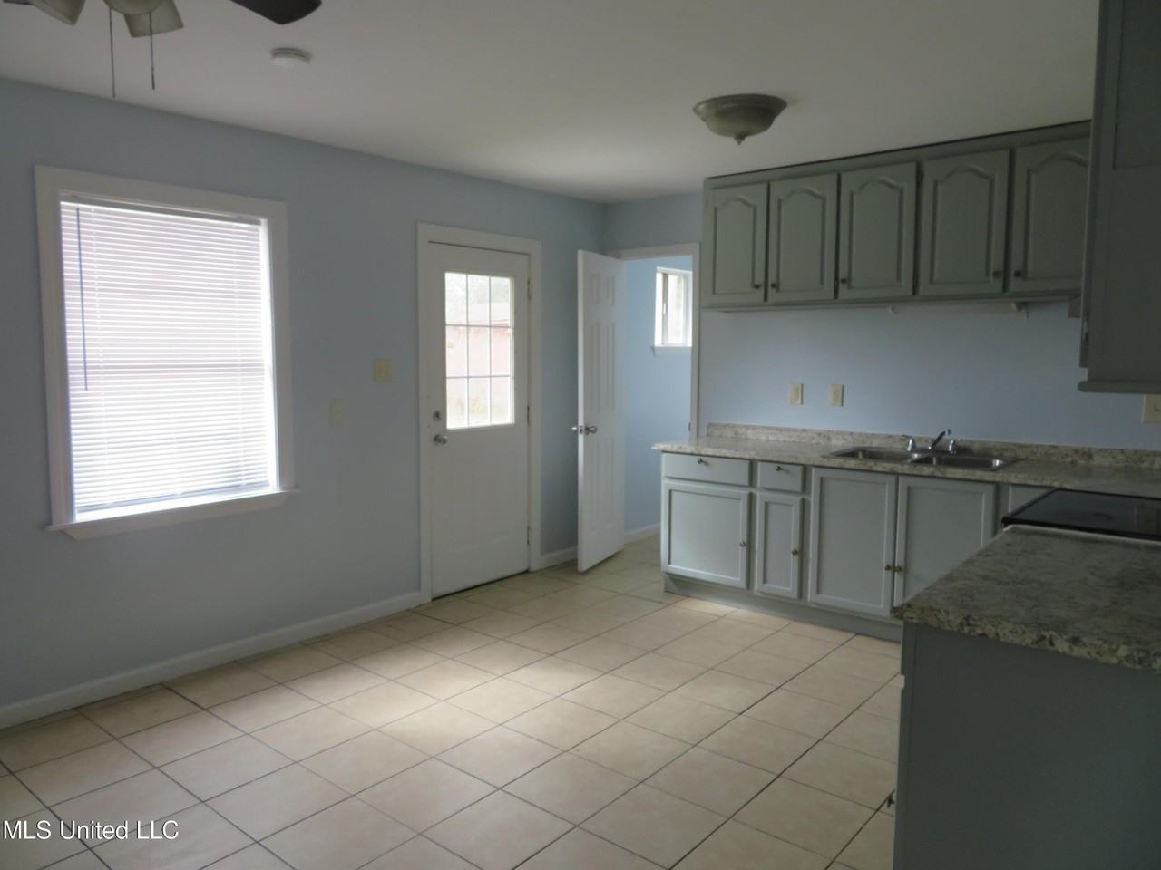 16205 Bordeaux Dr - Photo 5 of 23