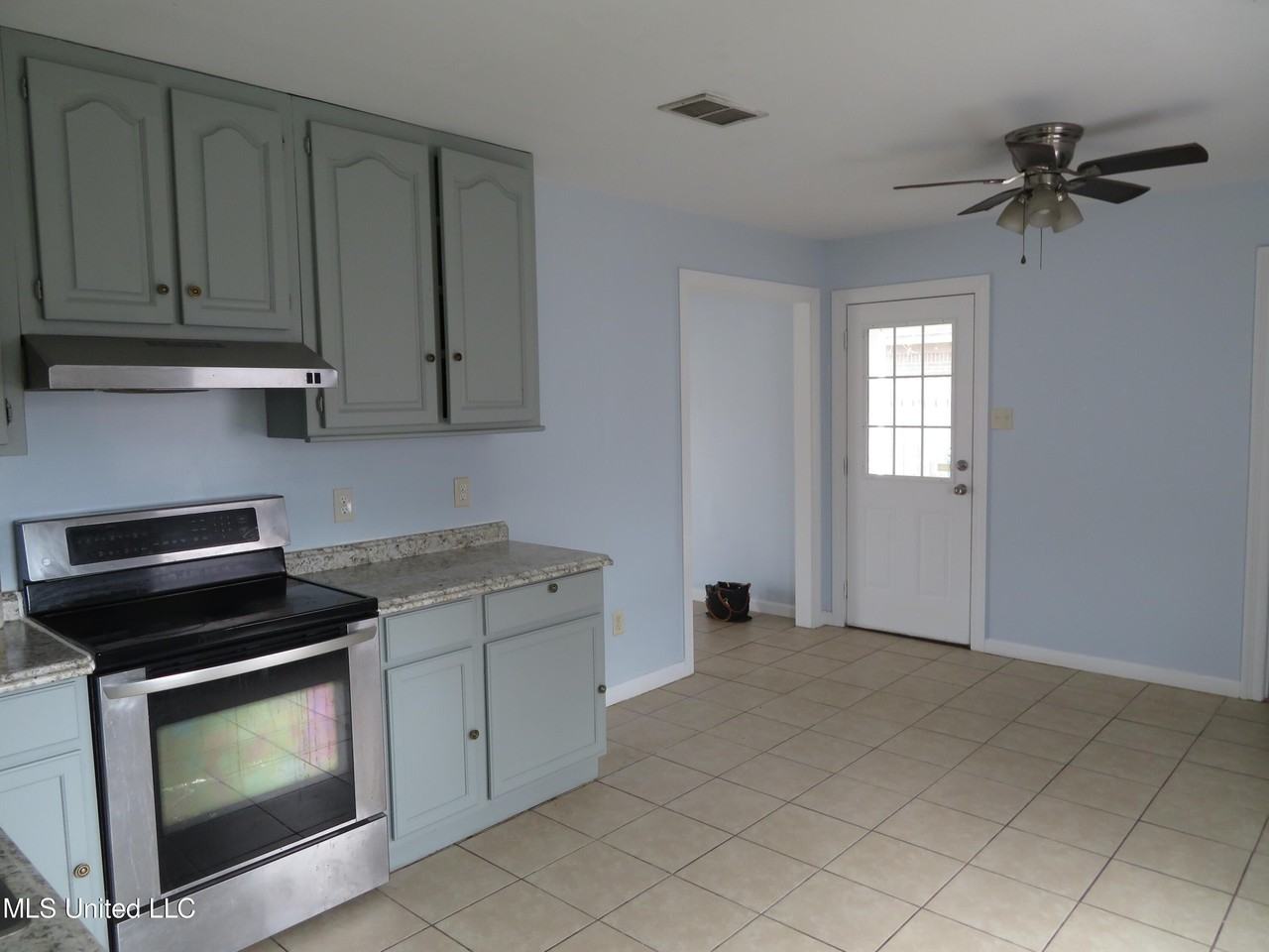 16205 Bordeaux Dr - Photo 6 of 23