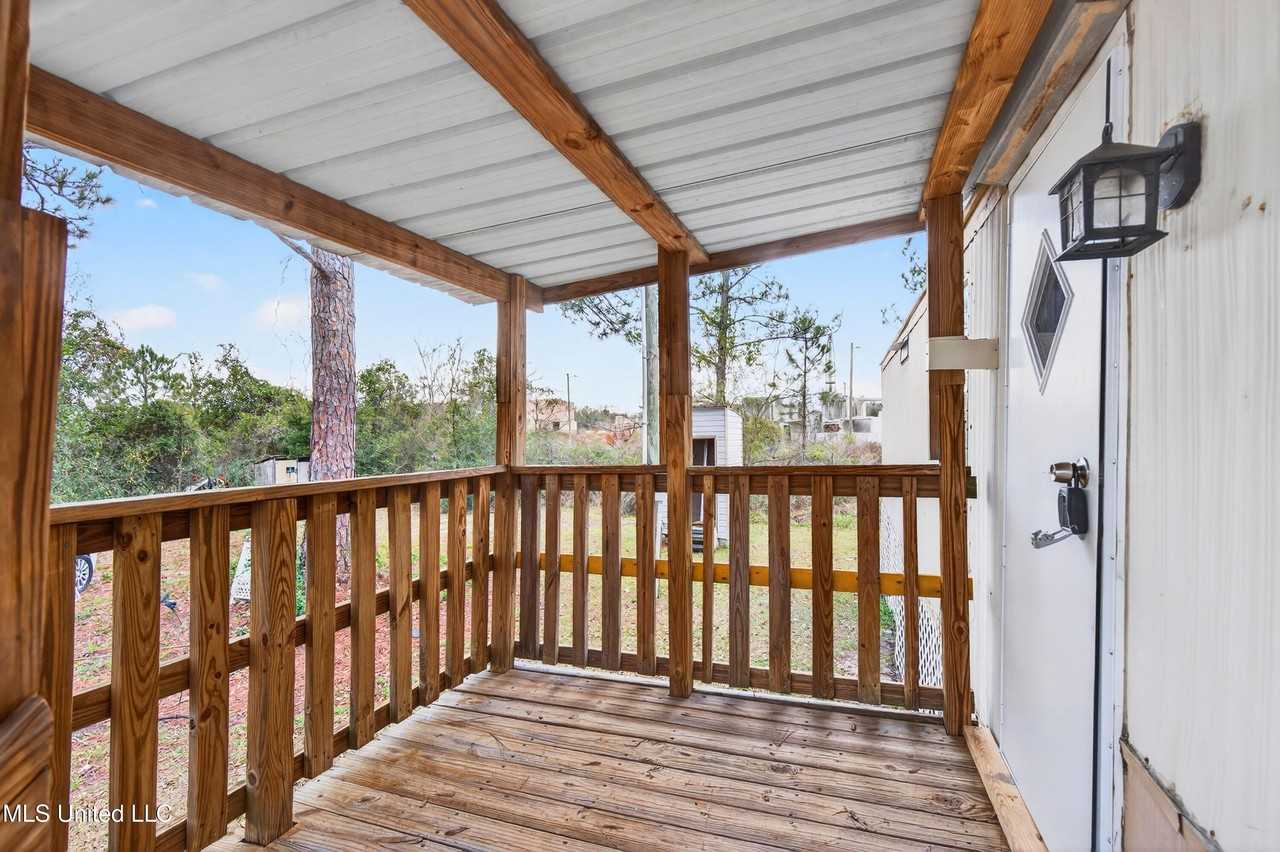 11213 Dobson Rd - Photo 4 of 23