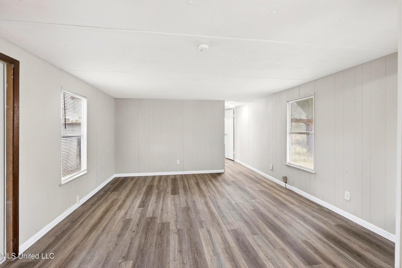 11213 Dobson Rd - Photo 5 of 23