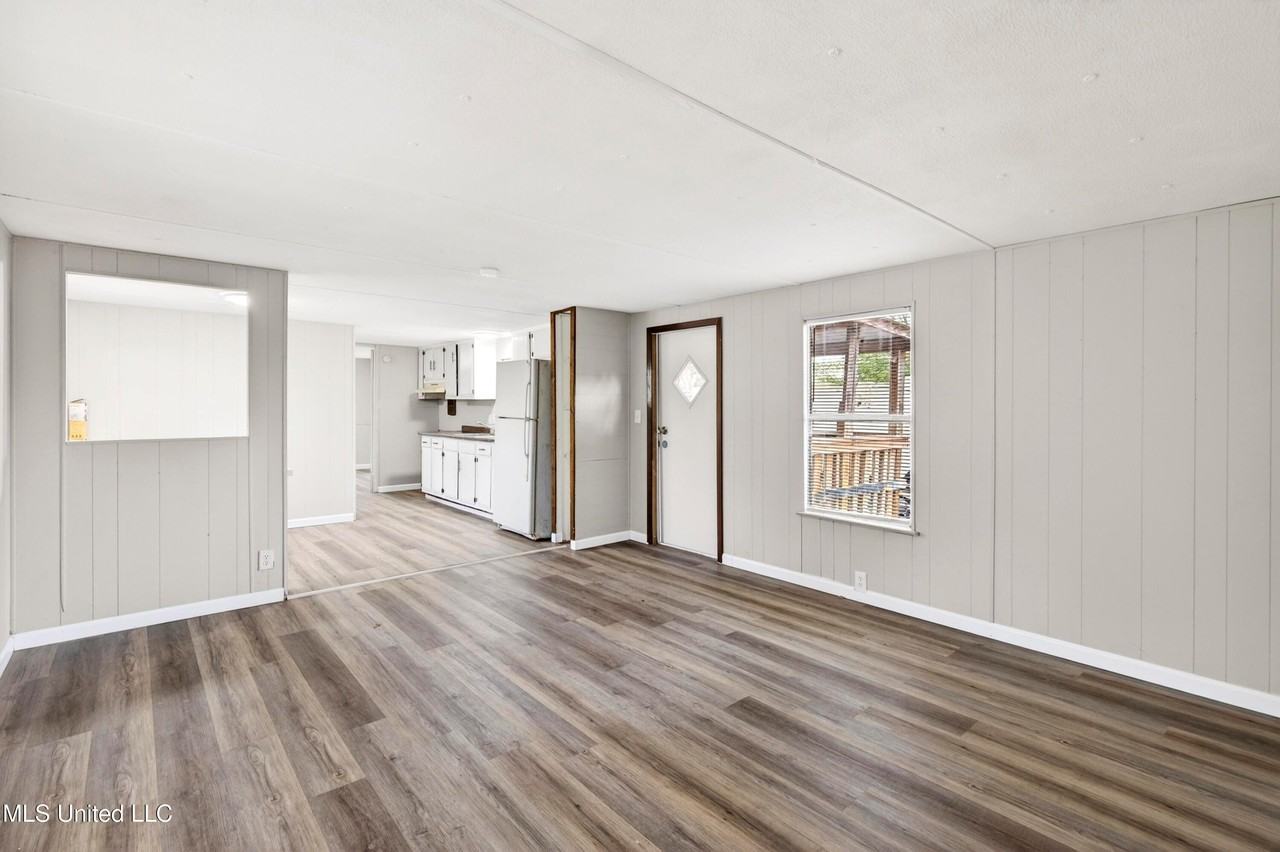 11213 Dobson Rd - Photo 6 of 23