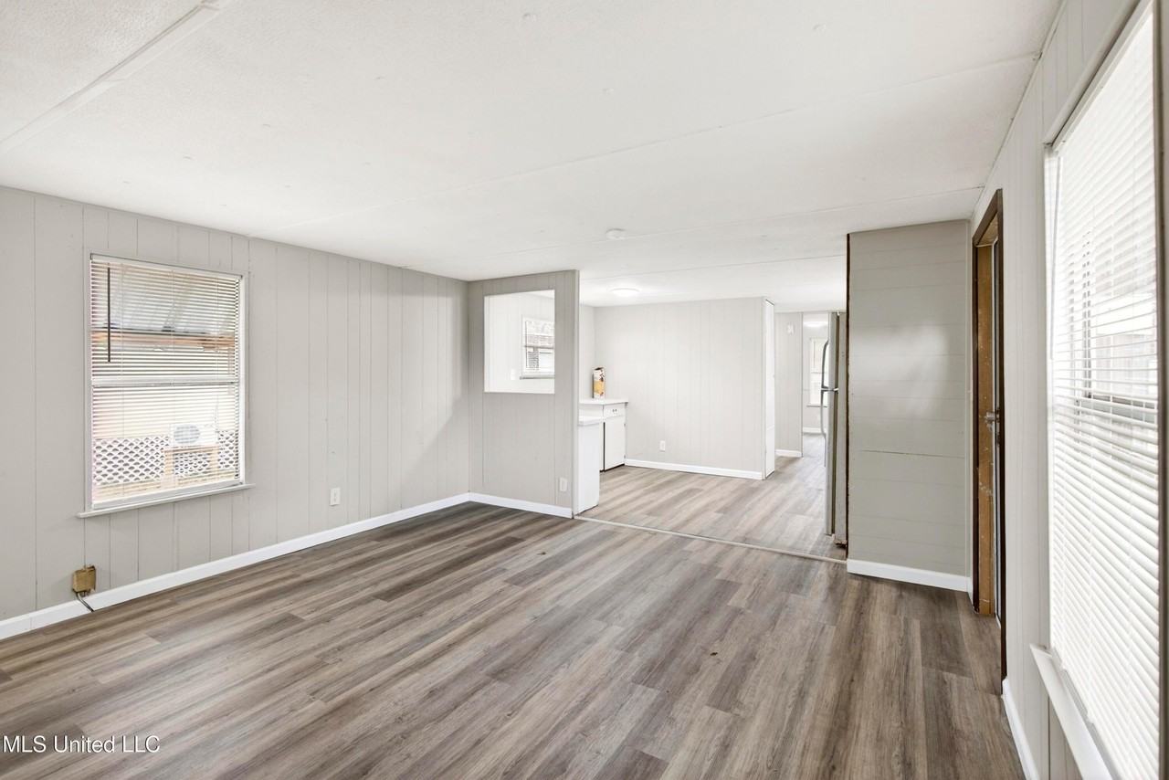 11213 Dobson Rd - Photo 7 of 23