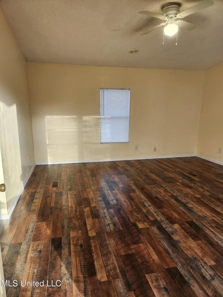 9267 Cuandet Rd - Photo 4 of 20