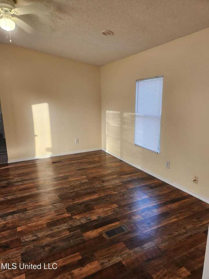 9267 Cuandet Rd - Photo 5 of 20