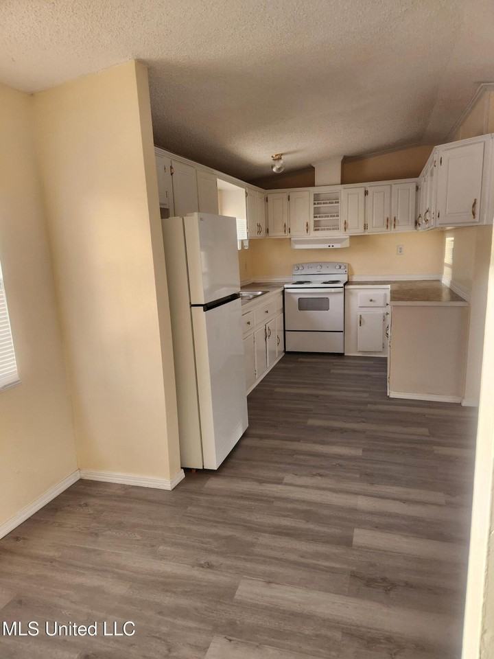 9267 Cuandet Rd - Photo 6 of 20