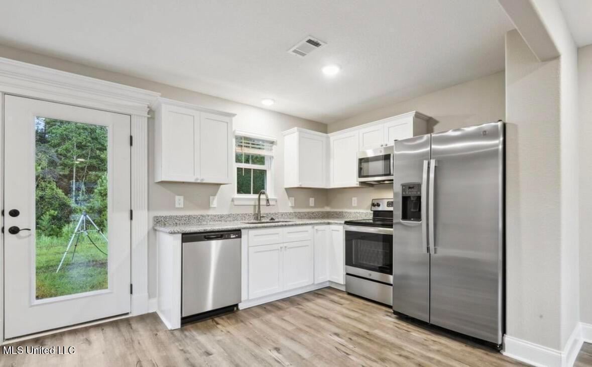 13377 Kelly St - Photo 2 of 8