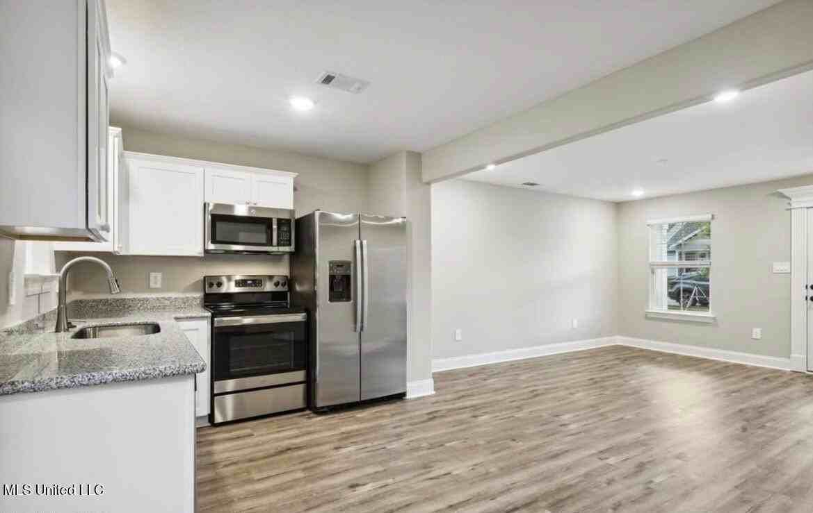 13377 Kelly St - Photo 3 of 8