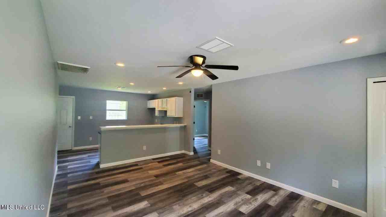 6011 E Adams St - Photo 2 of 9