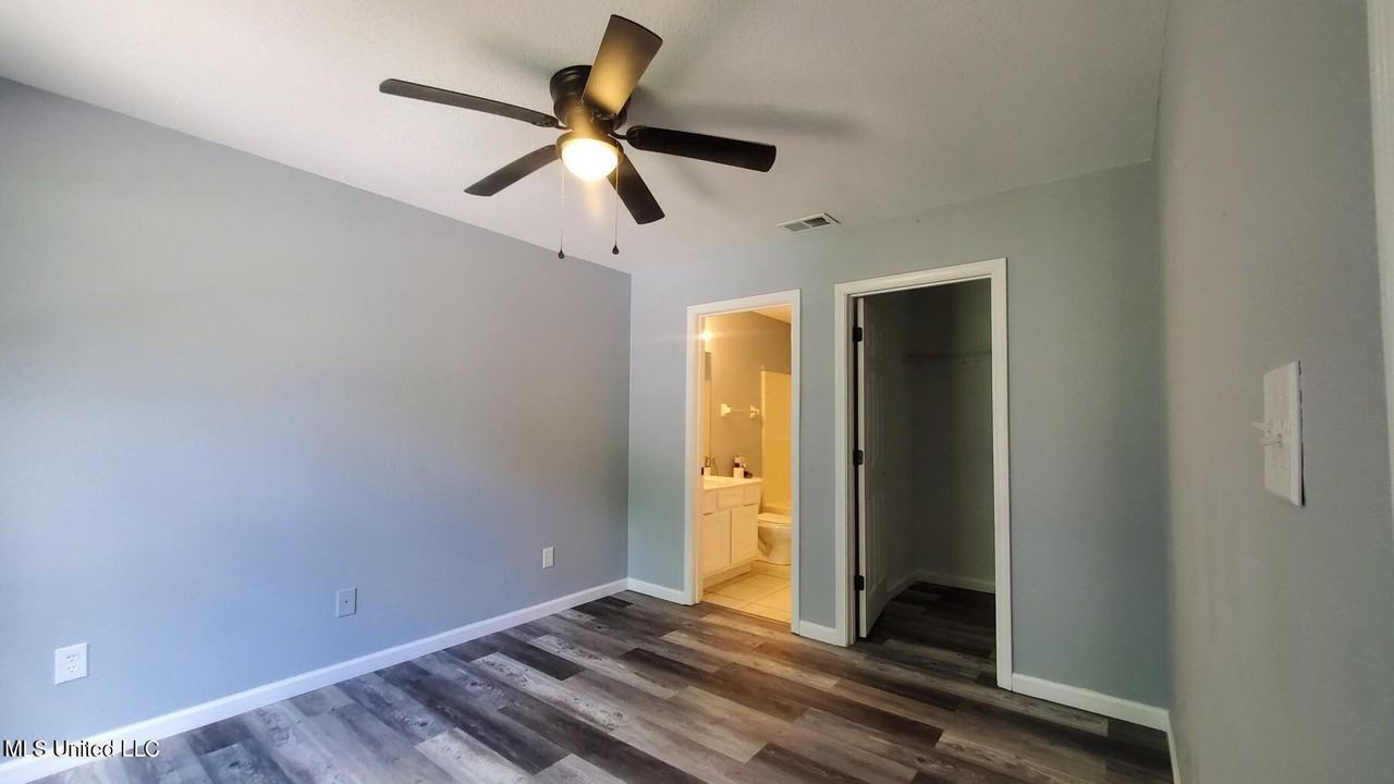 6011 E Adams St - Photo 3 of 9