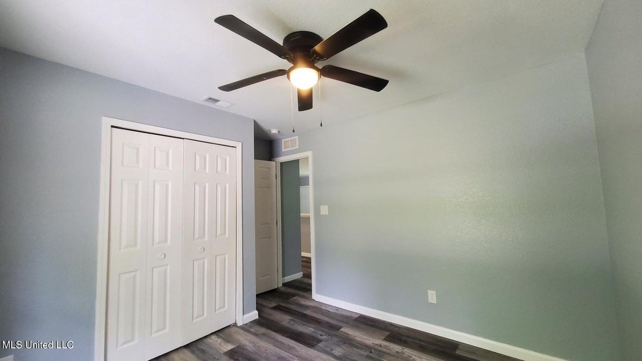 6011 E Adams St - Photo 5 of 9