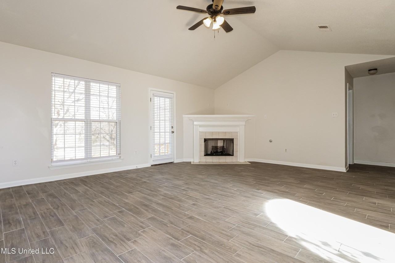 7495 Eleanor Cv - Photo 5 of 17