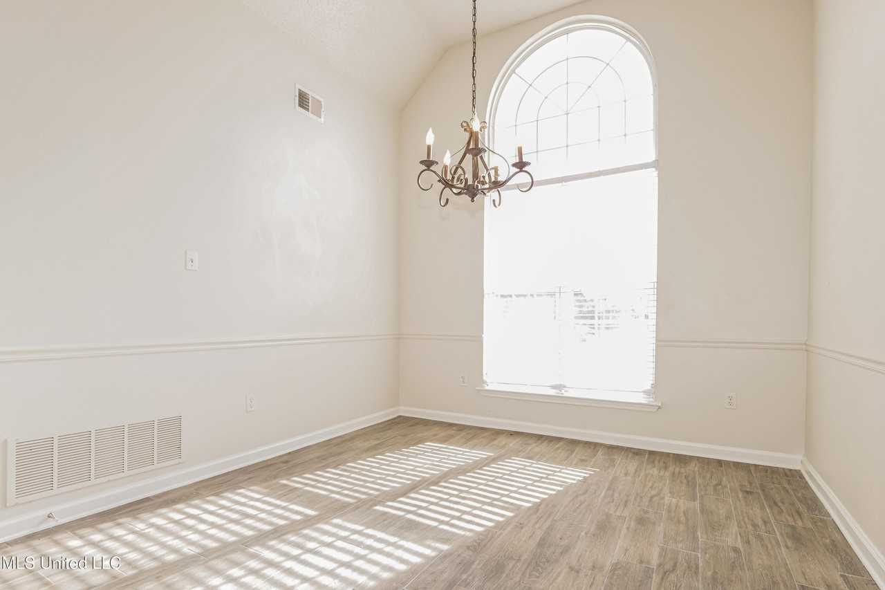 7495 Eleanor Cv - Photo 7 of 17