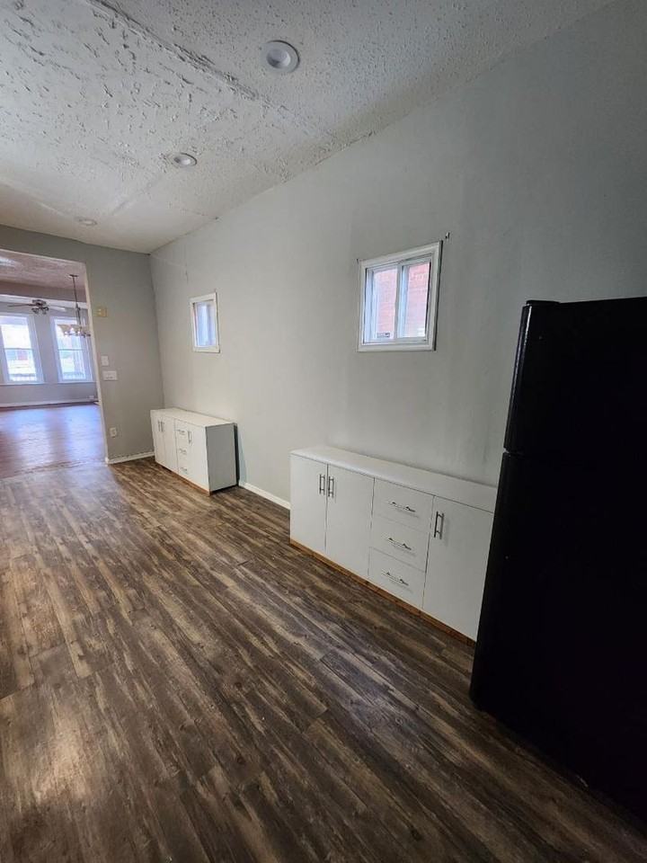 602 Dallas St - Photo 4 of 13