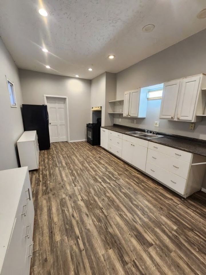 602 Dallas St - Photo 3 of 13