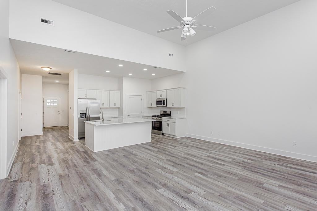 211 E Bridge Rd - Photo 2 of 9