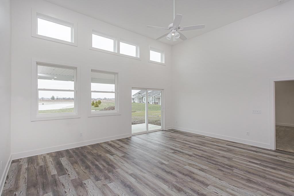 211 E Bridge Rd - Photo 3 of 9