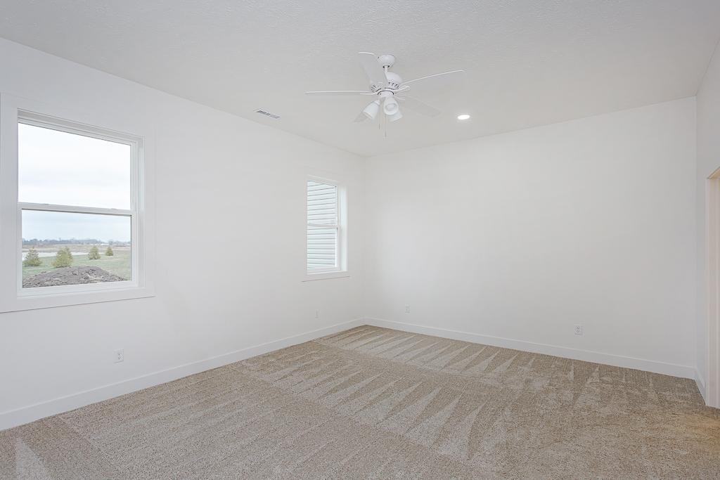 211 E Bridge Rd - Photo 6 of 9