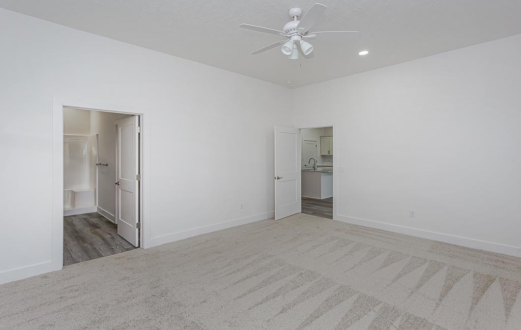 211 E Bridge Rd - Photo 7 of 9