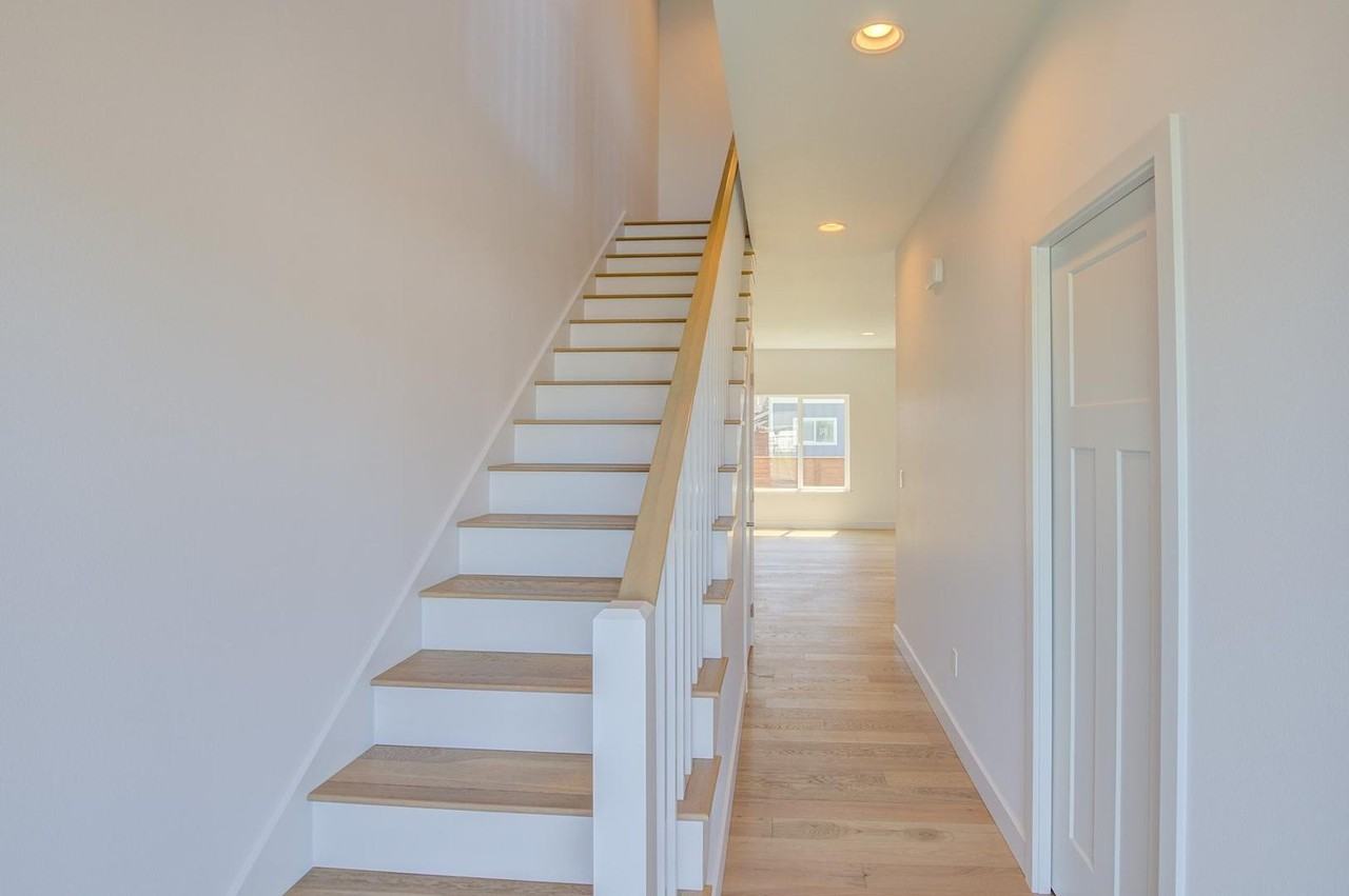 203 9th St Se - Photo 2 of 19