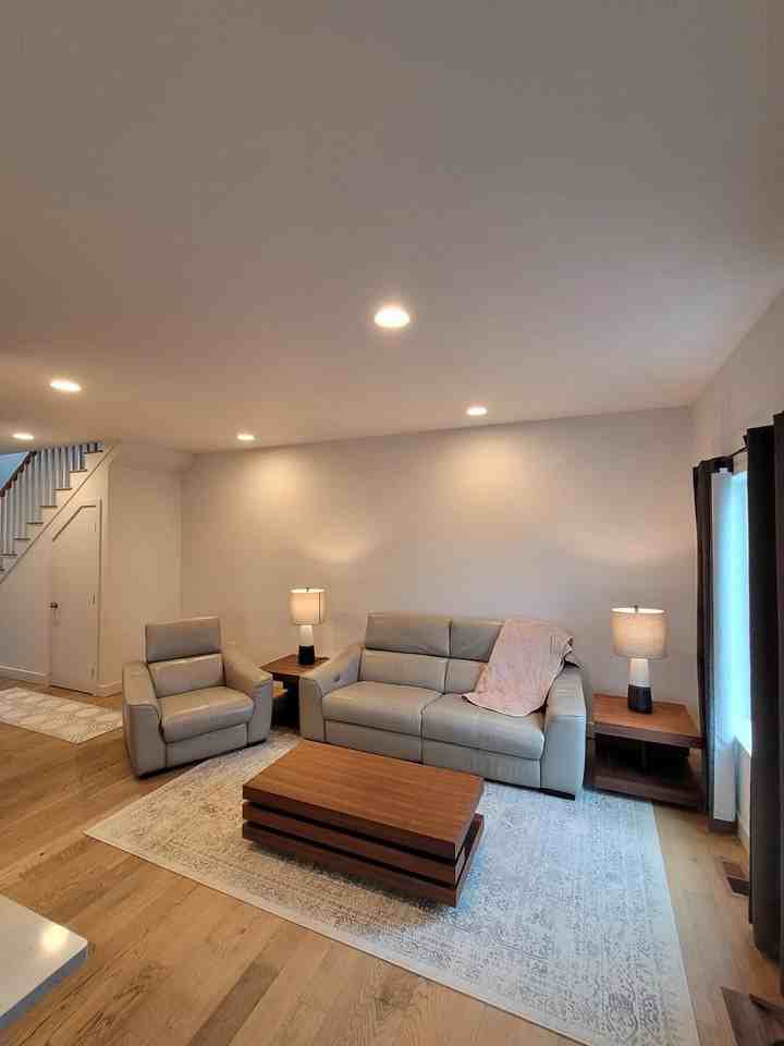 203 9th St Se - Photo 4 of 19