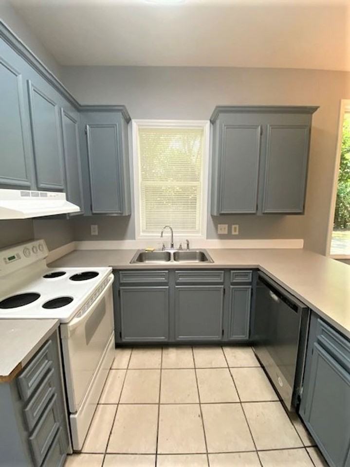 19632 Tryon St Ste B - Photo 3 of 15