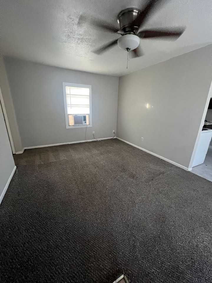 1362 S Bowie Dr - Photo 3 of 8