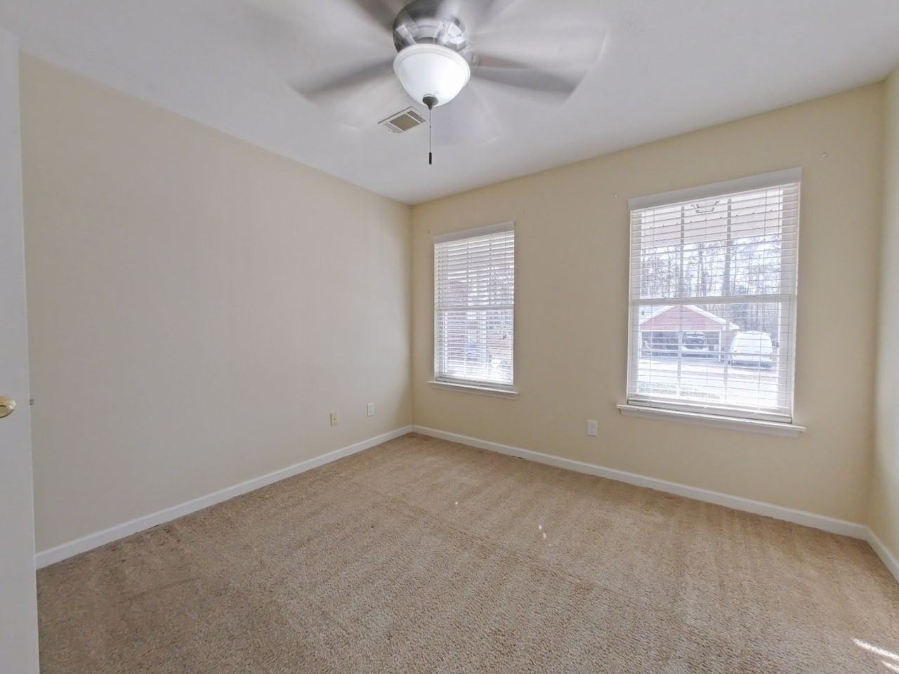 1725 Tamarind Way - Photo 4 of 31