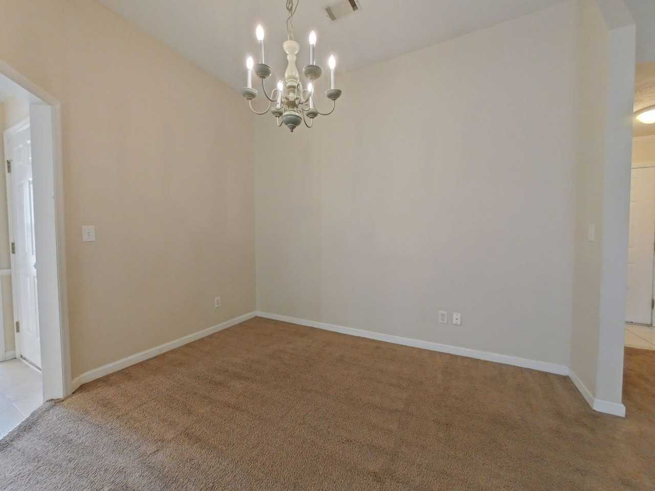 1725 Tamarind Way - Photo 7 of 31