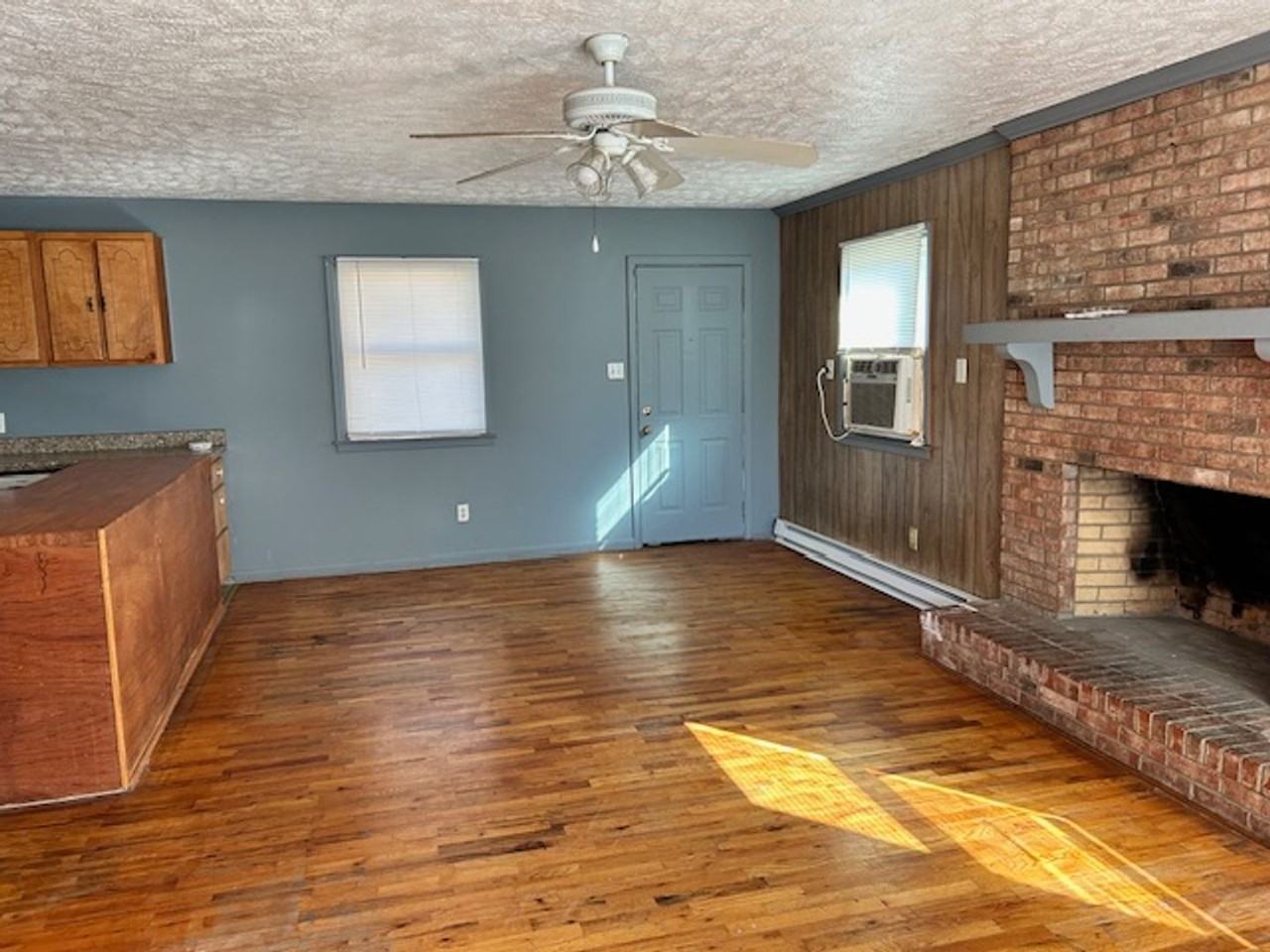 954 Spruce St - Photo 3 of 10