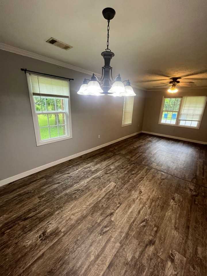 204 W 5th St - Photo 2 of 20