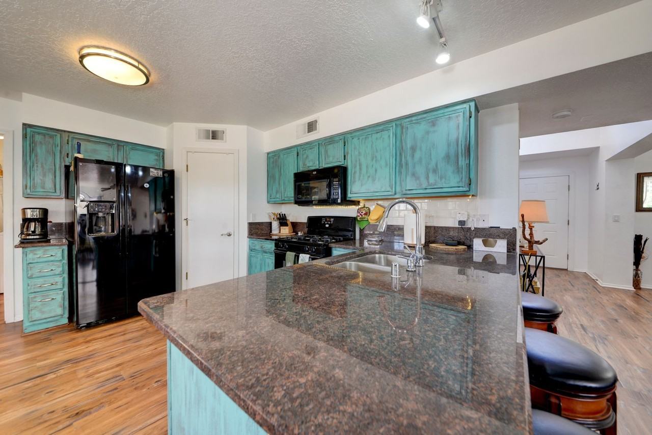 8020 Saddlebrook Ave Nw - Photo 6 of 33