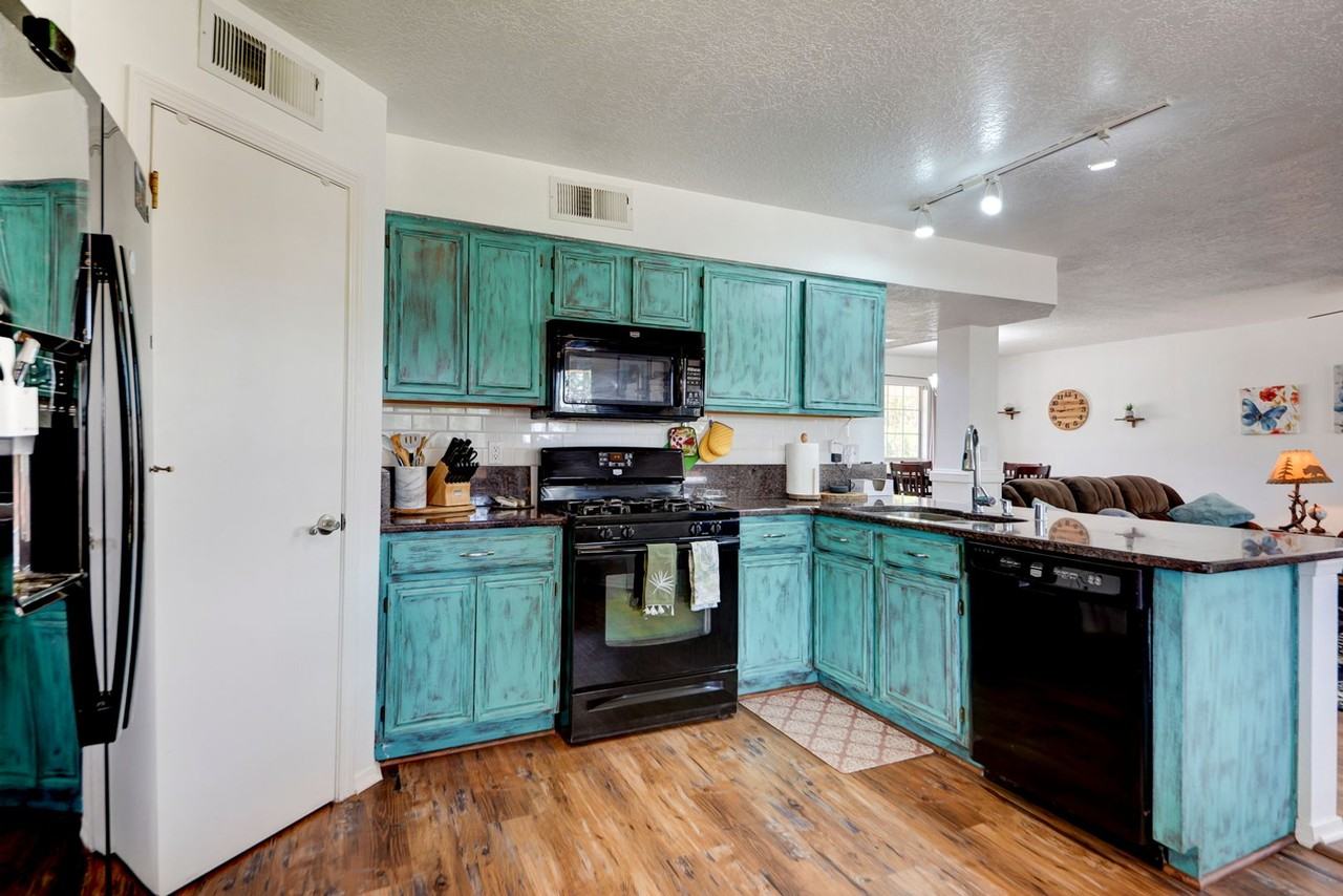 8020 Saddlebrook Ave Nw - Photo 7 of 33