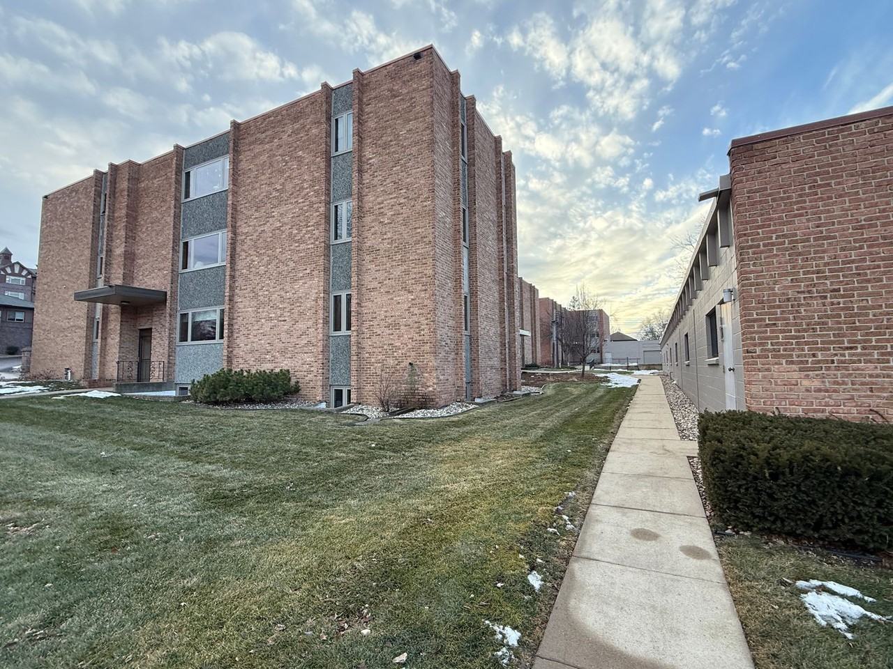 100 W 17th St - Photo 4 of 31