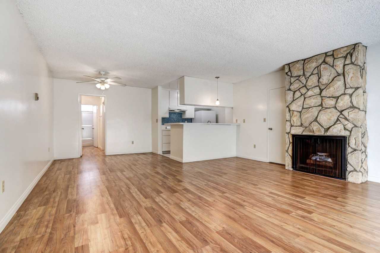 230 Pacific St in Santa Monica.  Steps to the beach and Main St! - Photo 3 of 3