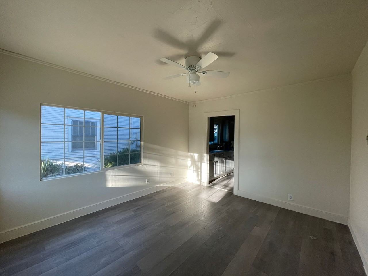 1055 54th St - Photo 2 of 8