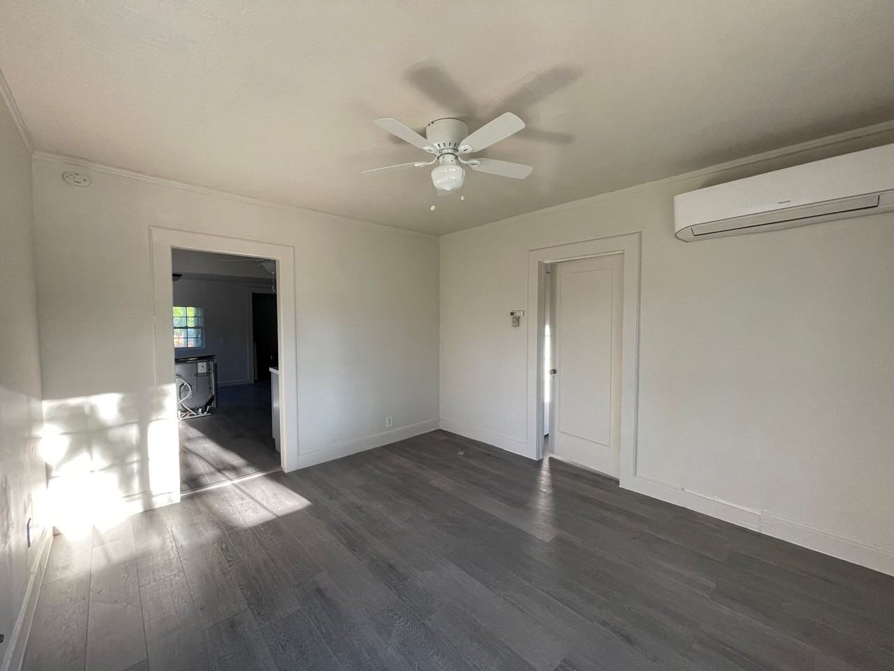 1055 54th St - Photo 3 of 8