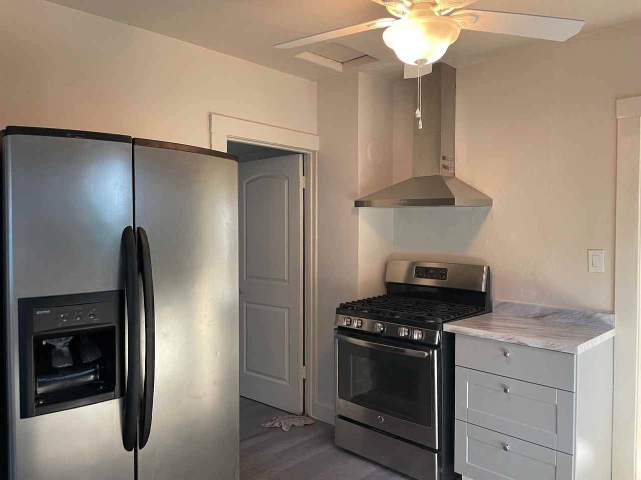 1055 54th St - Photo 4 of 8