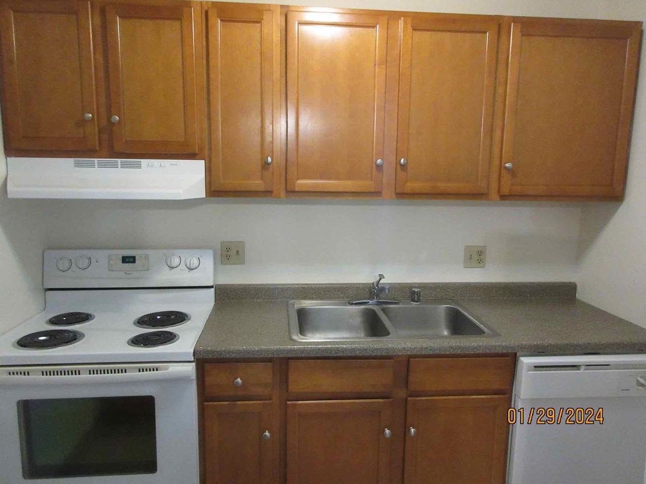 N111W15623 Vienna Ct #15 - Photo 6 of 14