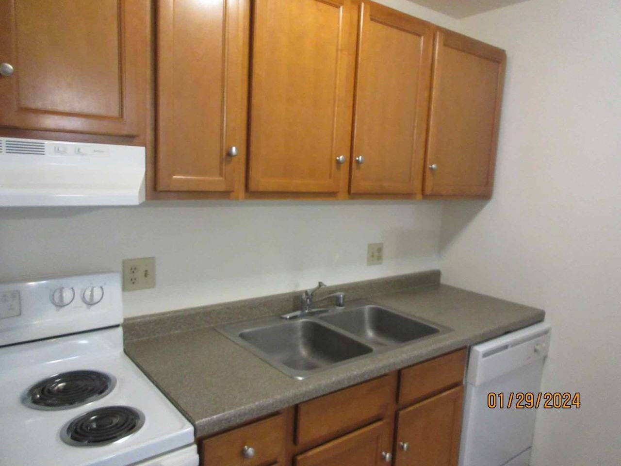 N111W15623 Vienna Ct #15 - Photo 7 of 14