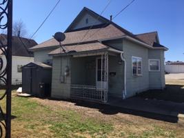 featured image of 302 E 7th St