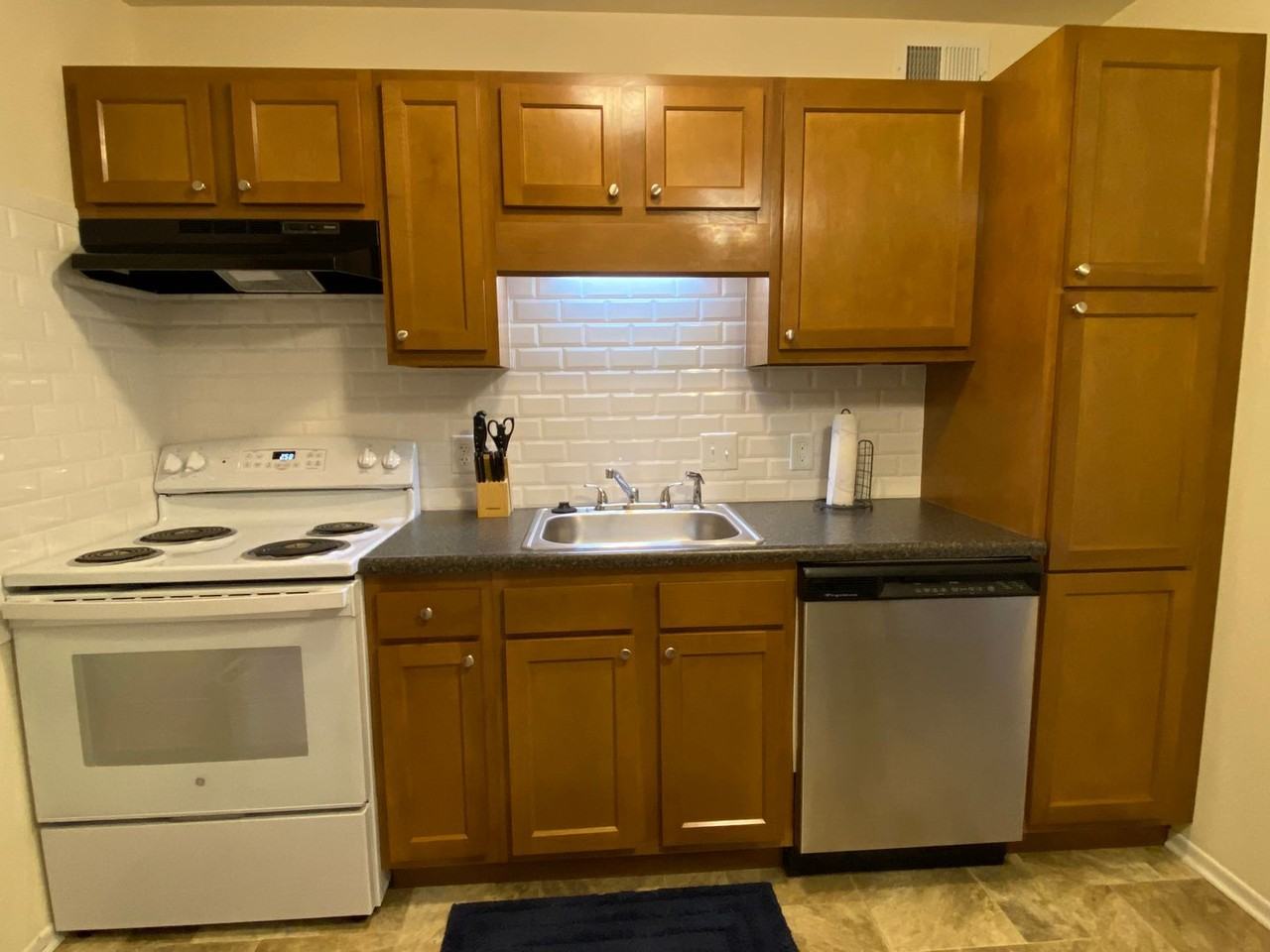 Colonial West Apartments - Photo 4 of 34